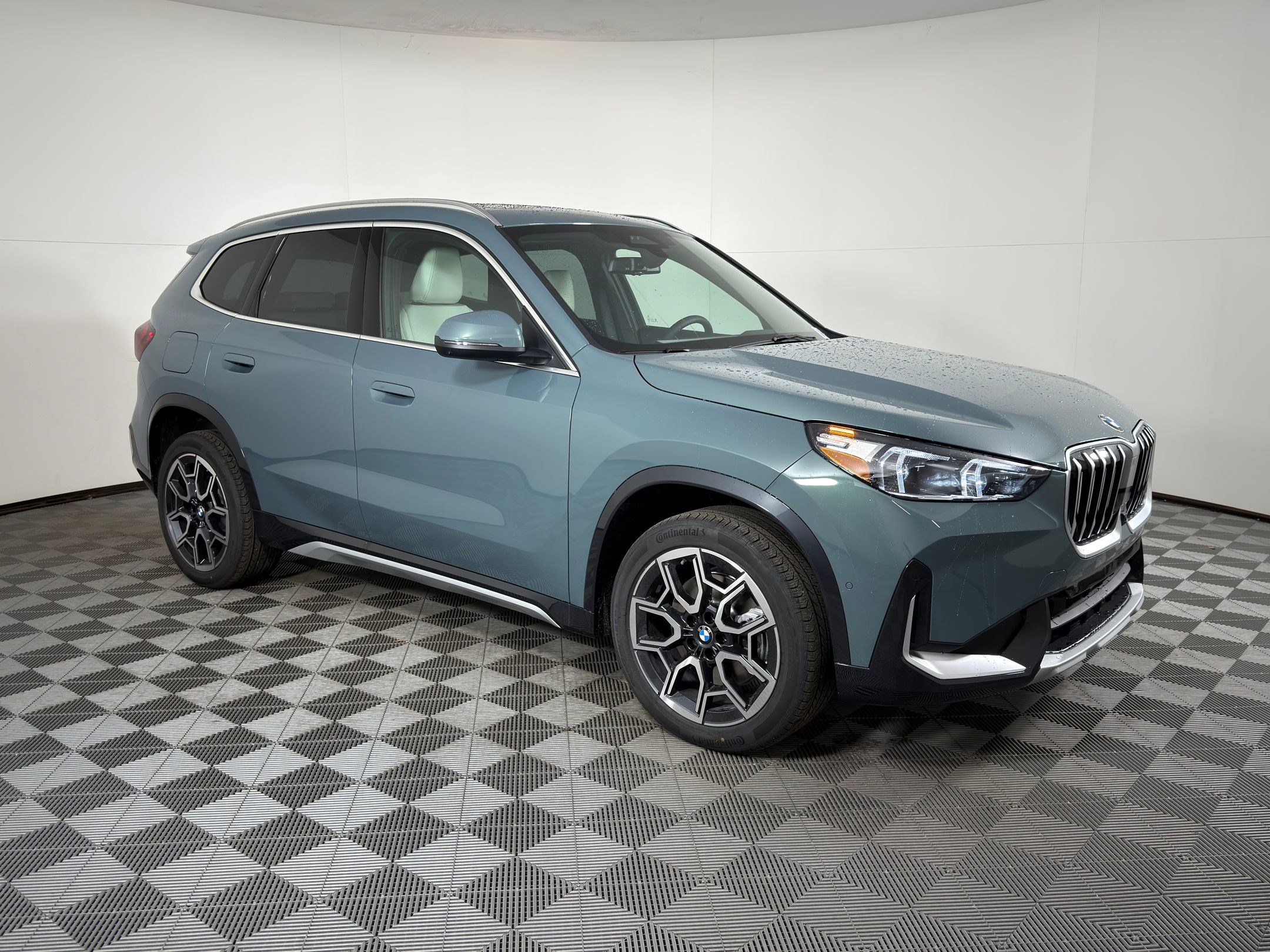 Used 2026 BMW X1 xDrive28i w/ Technology Package image 6