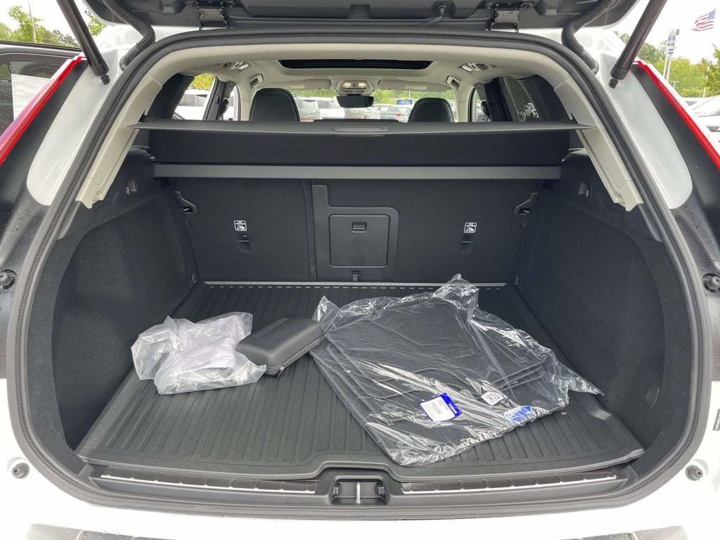 New 2026 Volvo XC60 B5 Plus w/ Protection Package Premier AWD/4WD image 30