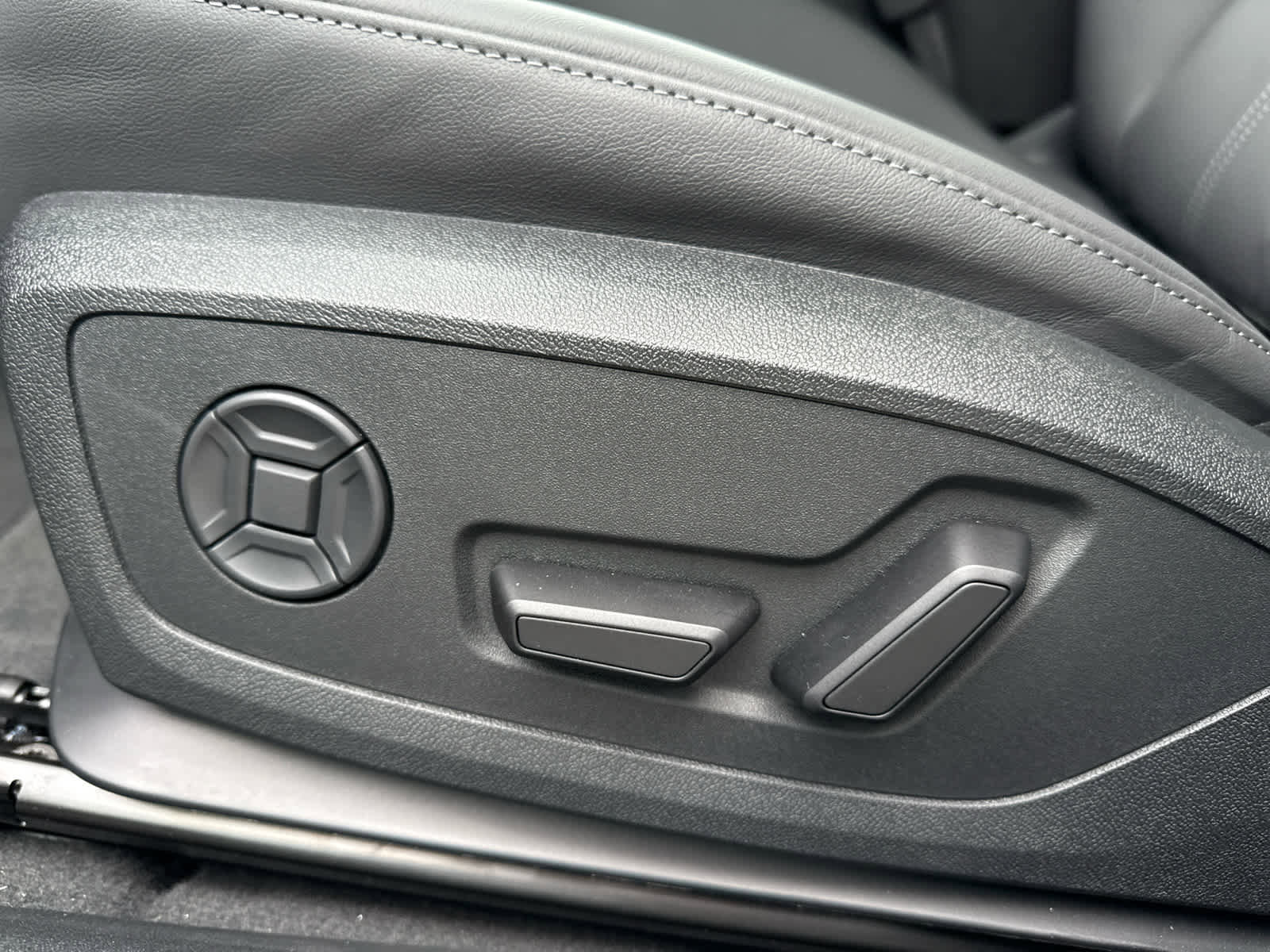 New 2025 Audi A6 e-tron Premium Plus image 14