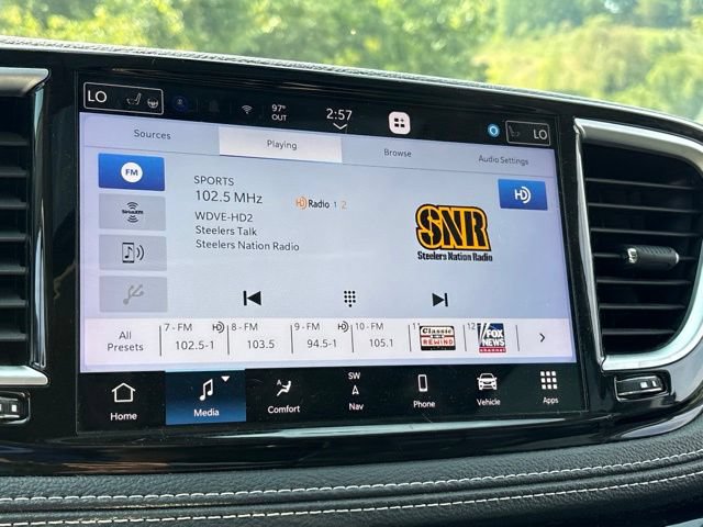 Used 2023 Chrysler Pacifica Limited FWD image 17