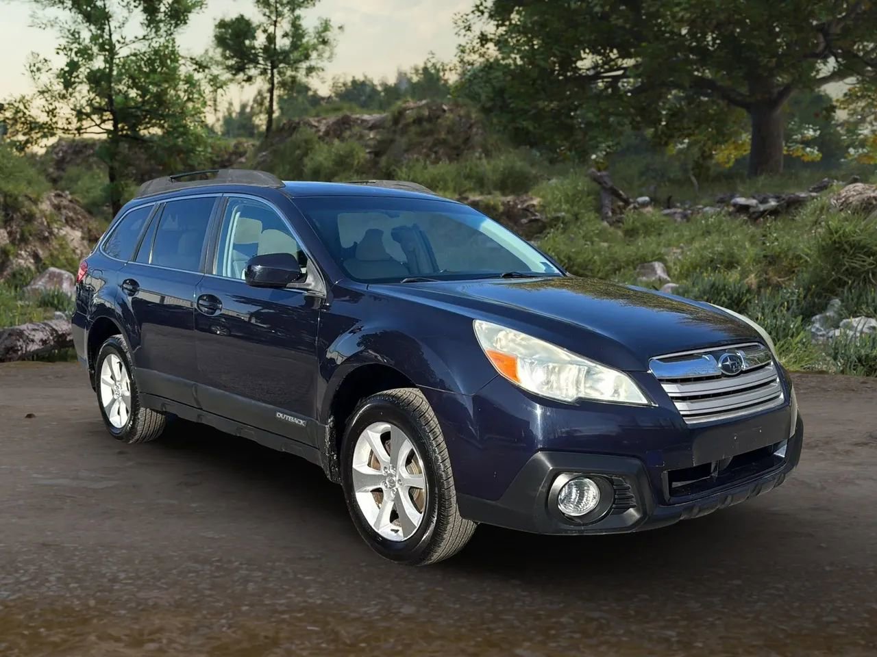 Used 2013 Subaru Outback 3.6R Limited w/ Moonroof Pkg image 3