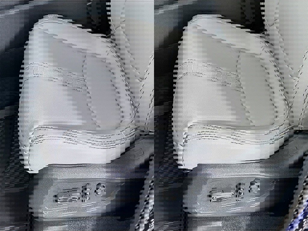 New 2025 Honda Pilot Touring image 12