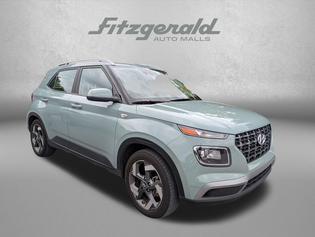 Used 2025 Hyundai Venue SEL FWD image 1