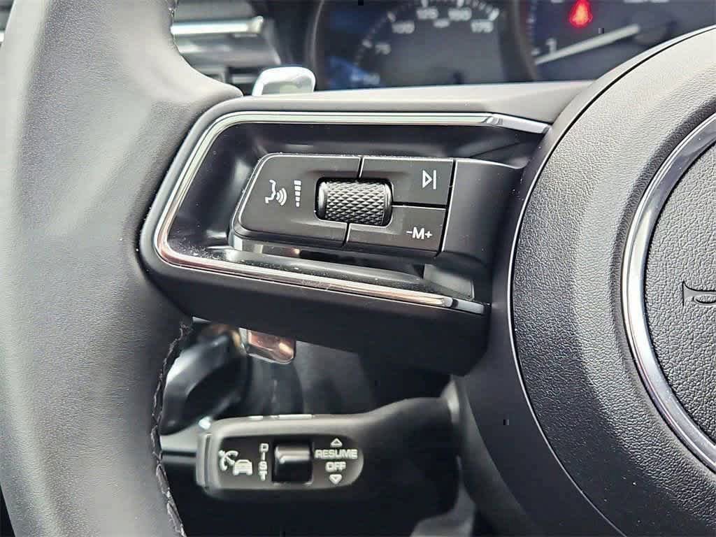 Certified 2025 Porsche Macan image 29
