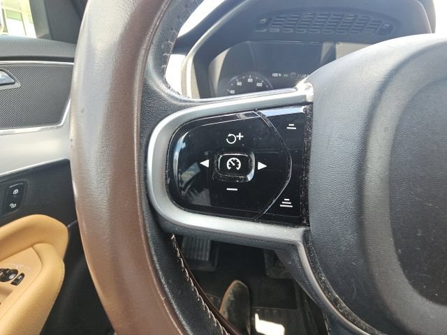 Used 2017 Volvo XC90 T6 Momentum w/ Vision Package AWD/4WD image 32