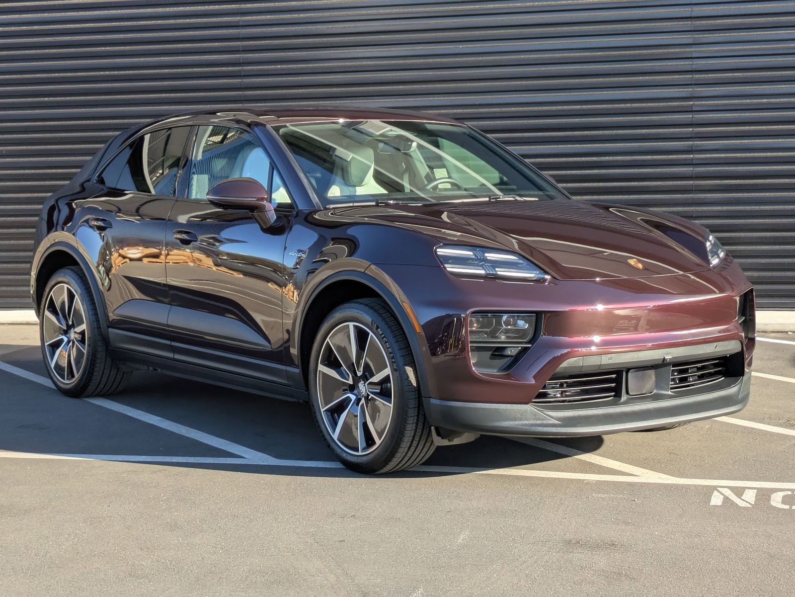Certified 2025 Porsche Macan 4S Electric image 7