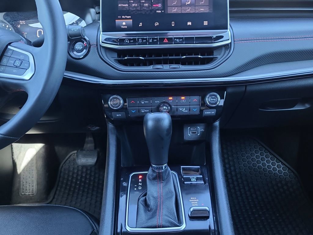 Used 2025 Jeep Compass Trailhawk image 11