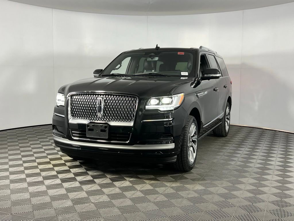 Used 2024 Lincoln Navigator Reserve image 10