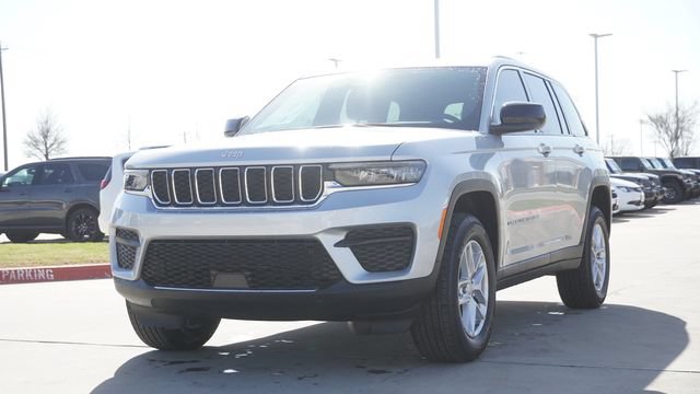 New 2026 Jeep Grand Cherokee Laredo X RWD image 3