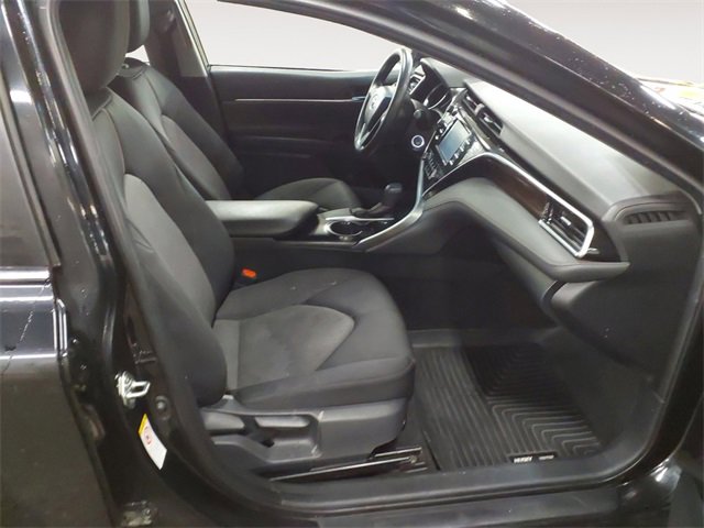 Used 2018 Toyota Camry LE image 15