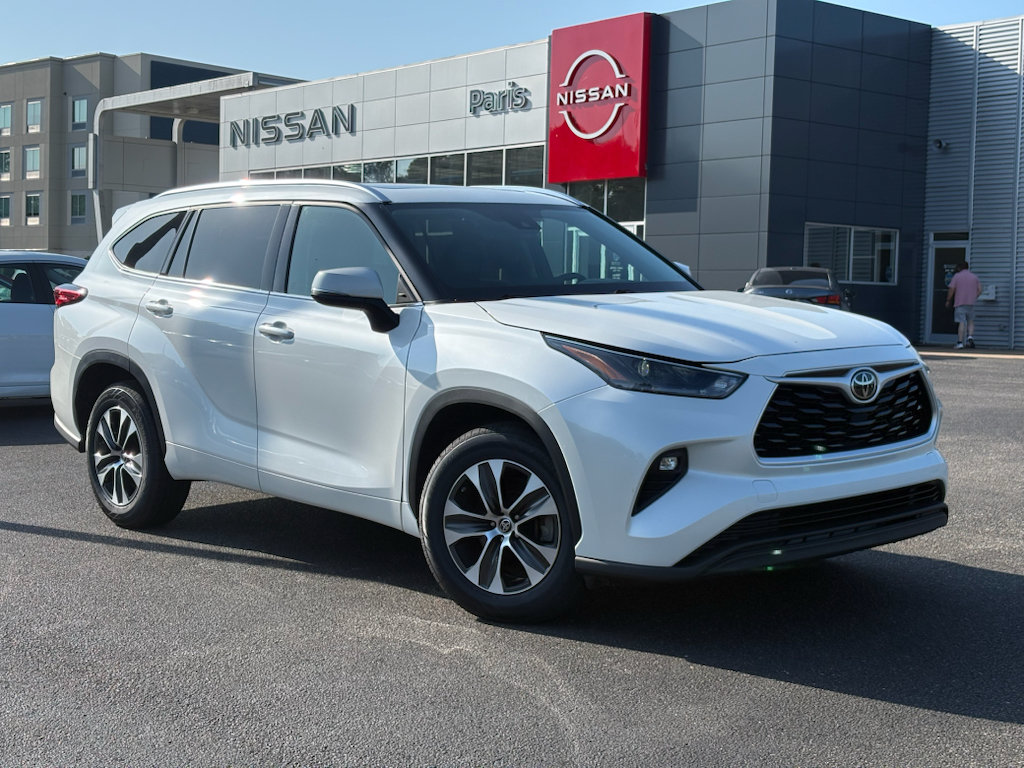 Used 2021 Toyota Highlander XLE FWD image 2