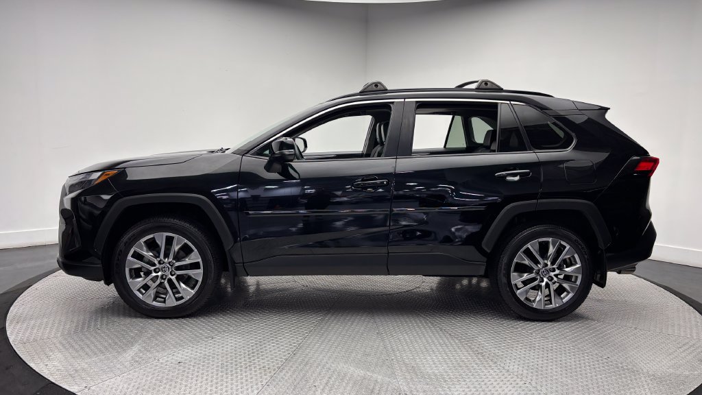 Used 2023 Toyota RAV4 XLE Premium AWD/4WD image 4