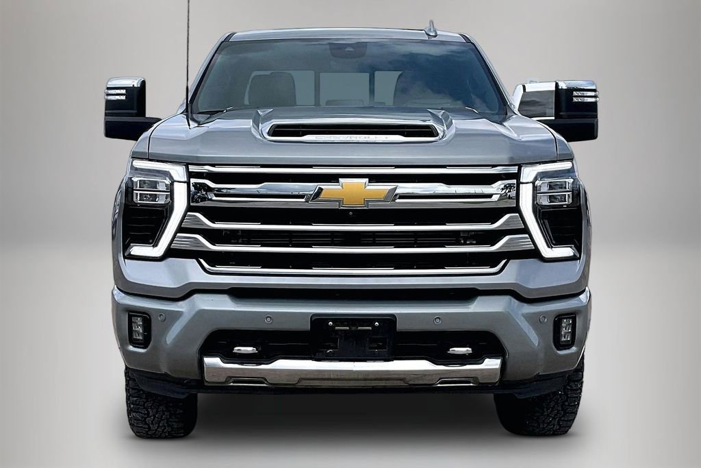 Used 2025 Chevrolet Silverado 2500 High Country w/ High Country Premium Package AWD/4WD image 3