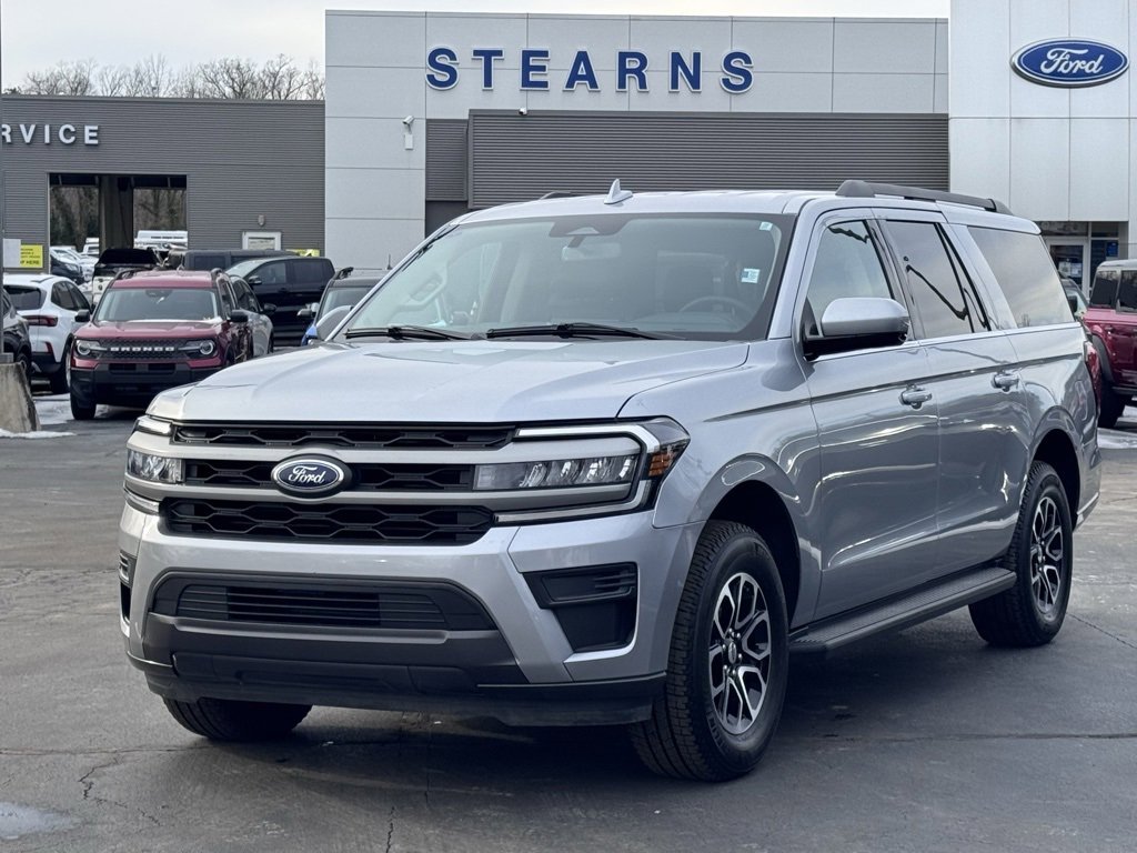 Used 2024 Ford Expedition Max XLT image 2