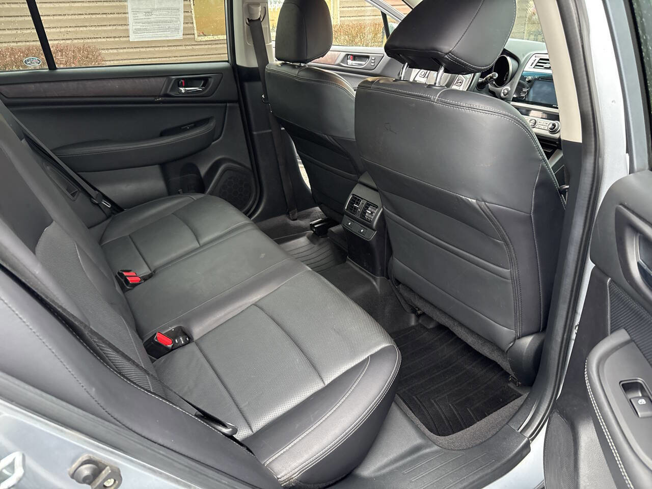 Used 2017 Subaru Outback 2.5i Limited image 9