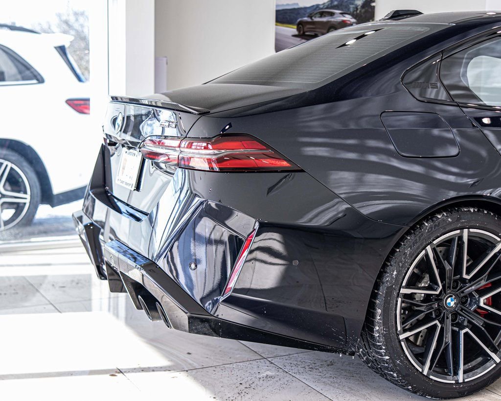 Used 2025 BMW M5 w/ Carbon Package AWD/4WD image 12