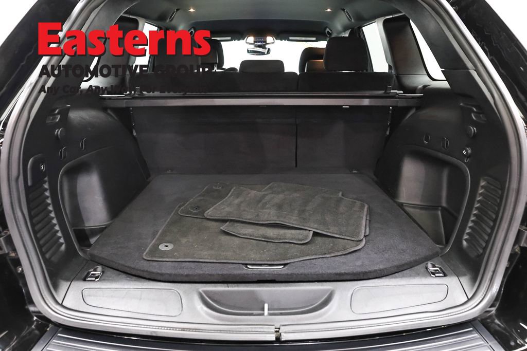 Used 2022 Jeep Grand Cherokee Laredo E w/ Security & Convenience Group image 9