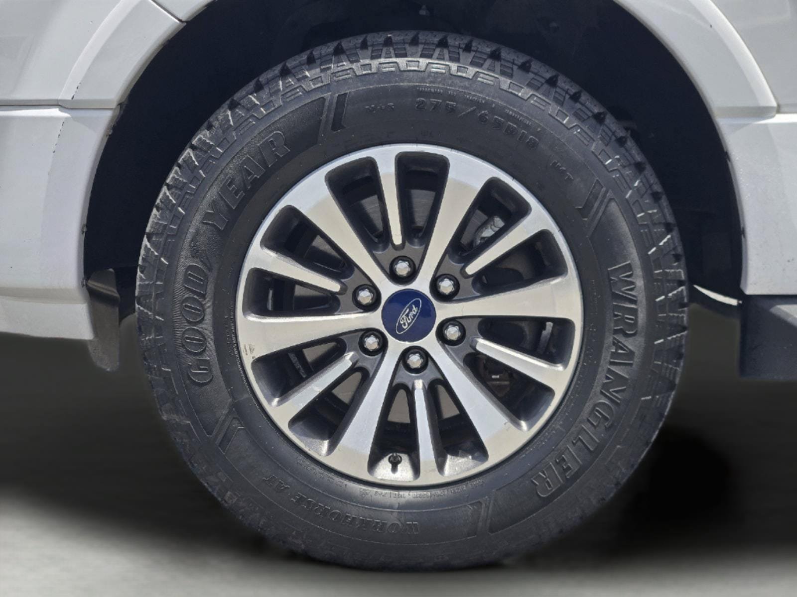 Used 2016 Ford Expedition XLT RWD image 9