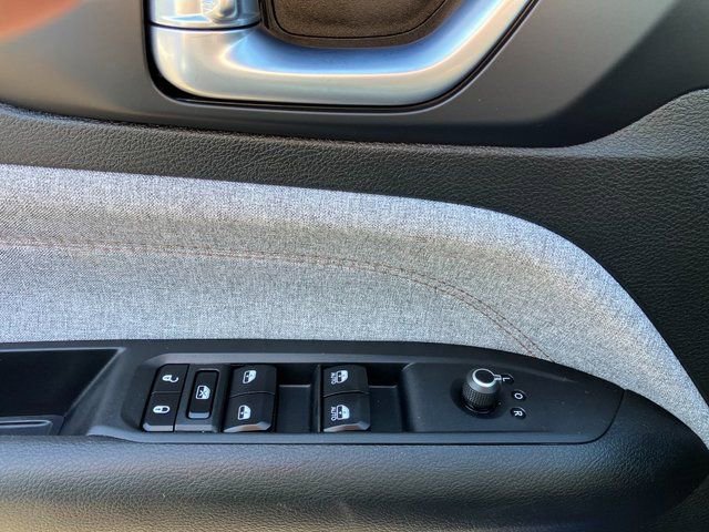 Used 2023 Jeep Compass Latitude image 13