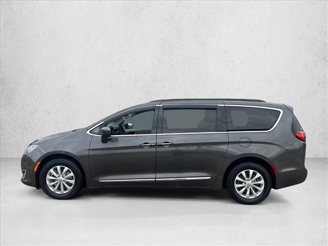 Used 2017 Chrysler Pacifica Touring-L FWD image 9