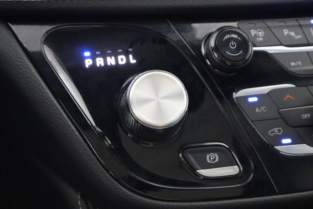 Used 2025 Chrysler Pacifica Limited FWD image 24