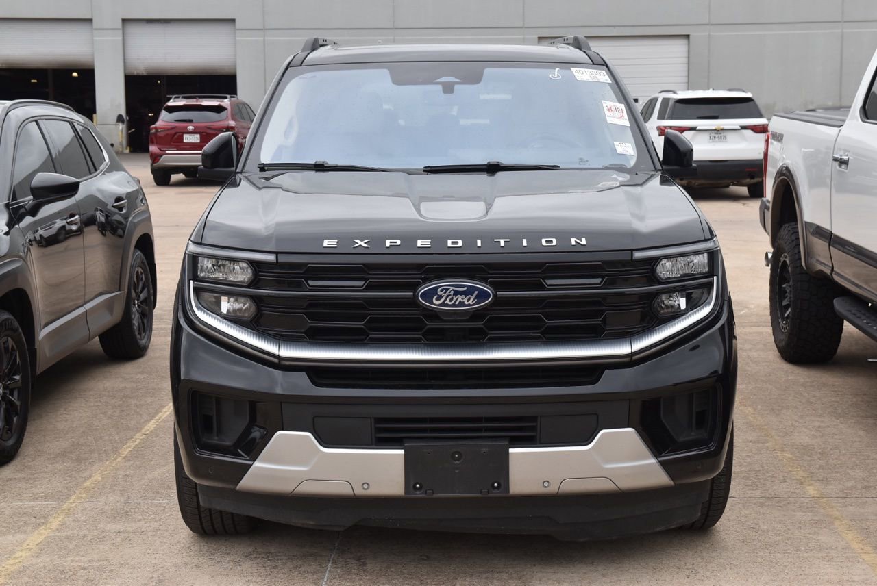 Certified 2025 Ford Expedition Platinum image 3