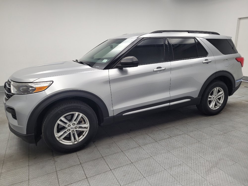 Used 2020 Ford Explorer XLT w/ Comfort Package AWD/4WD image 2