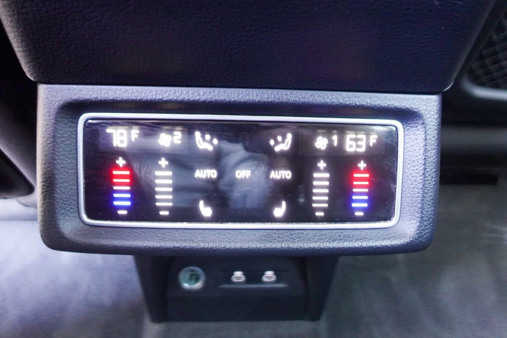 Used 2022 Audi e-tron Premium Plus w/ Premium Plus Package image 23