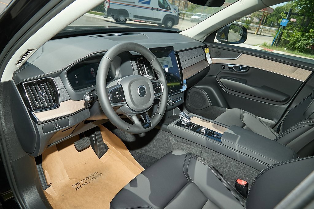 New 2025 Volvo XC90 B6 Plus w/ Protection Package image 12