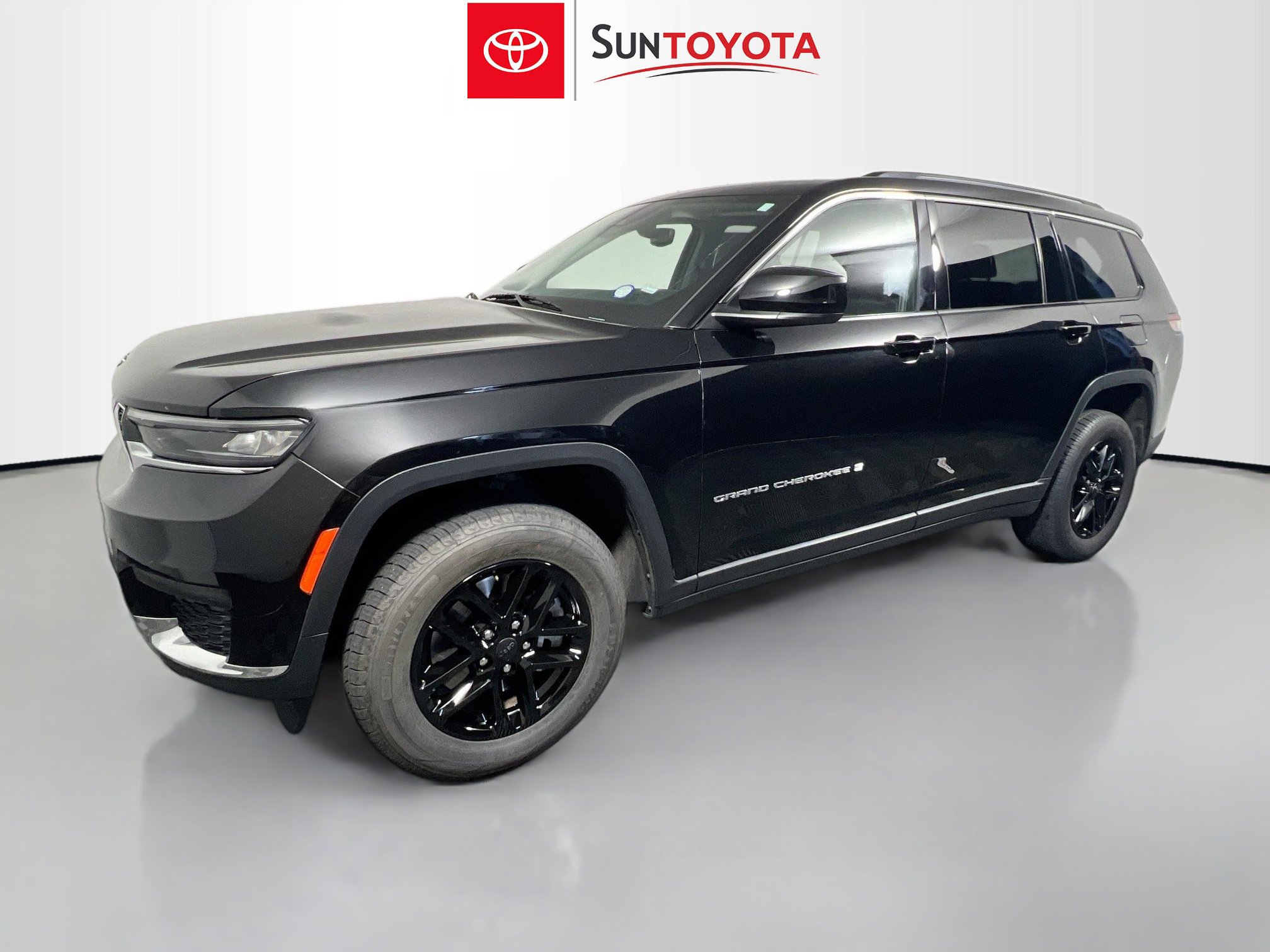 Used 2023 Jeep Grand Cherokee L Laredo RWD image 9