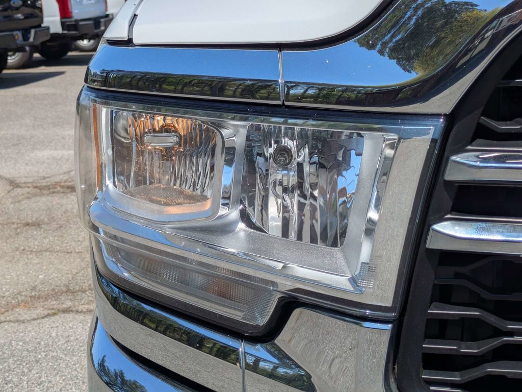 Used 2022 RAM 3500 Tradesman w/ Chrome Appearance Group AWD/4WD image 9