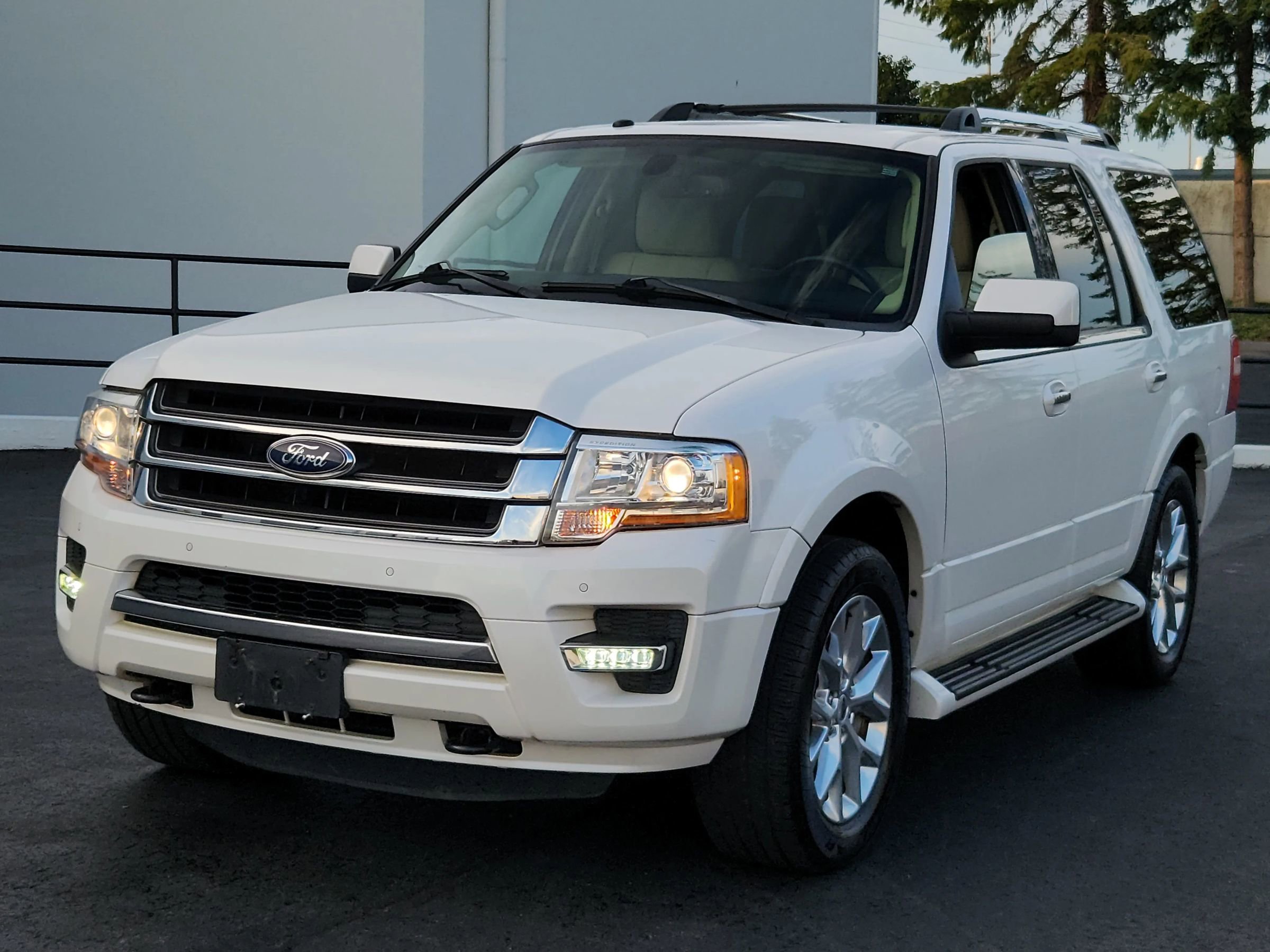 Used 2017 Ford Expedition Limited image 1