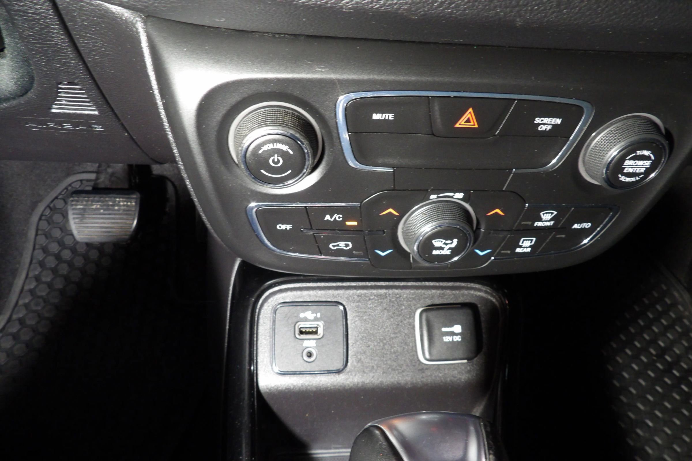 Used 2020 Jeep Compass Latitude FWD image 13