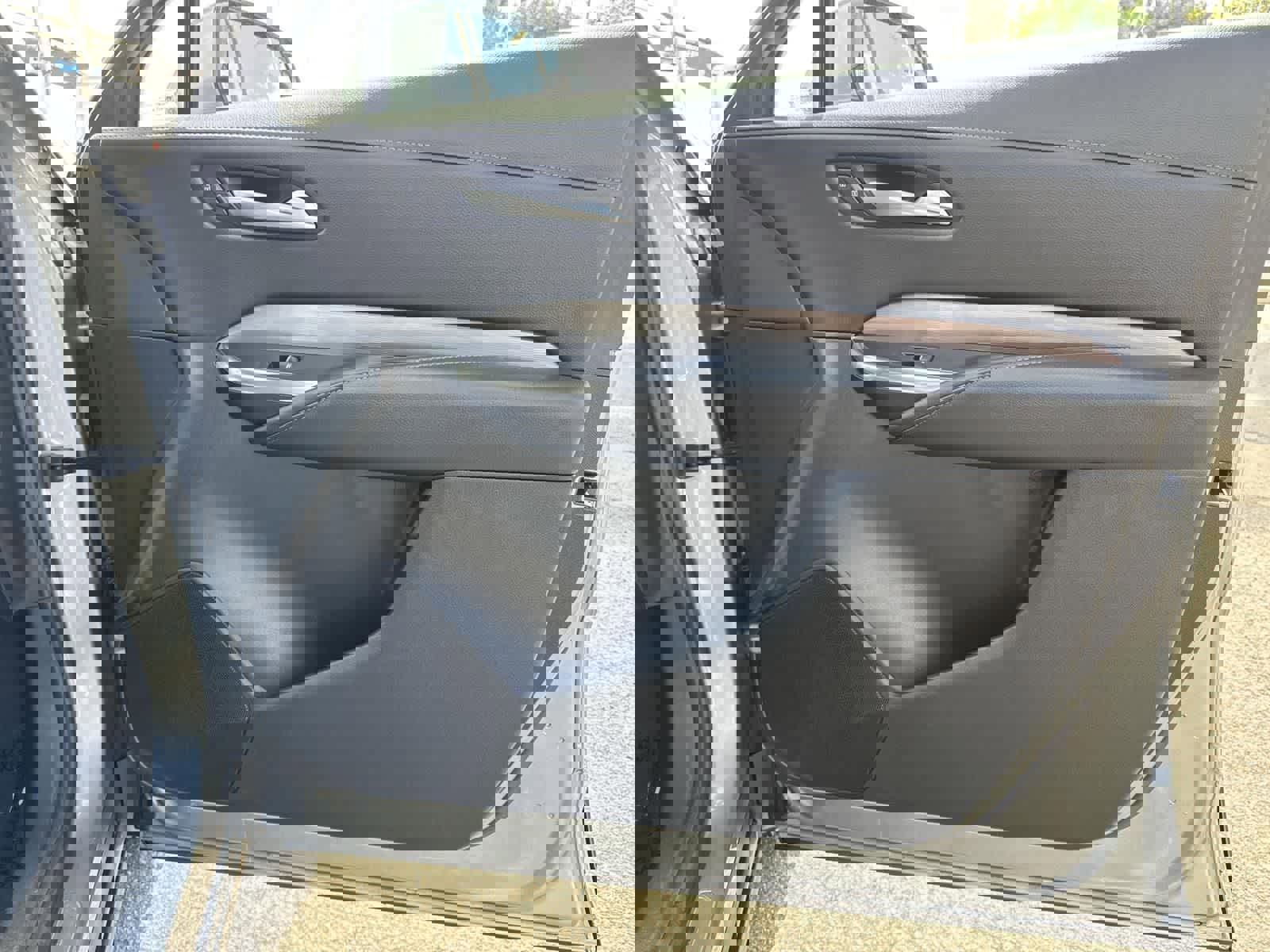 Used 2024 Cadillac XT4 Premium Luxury image 36