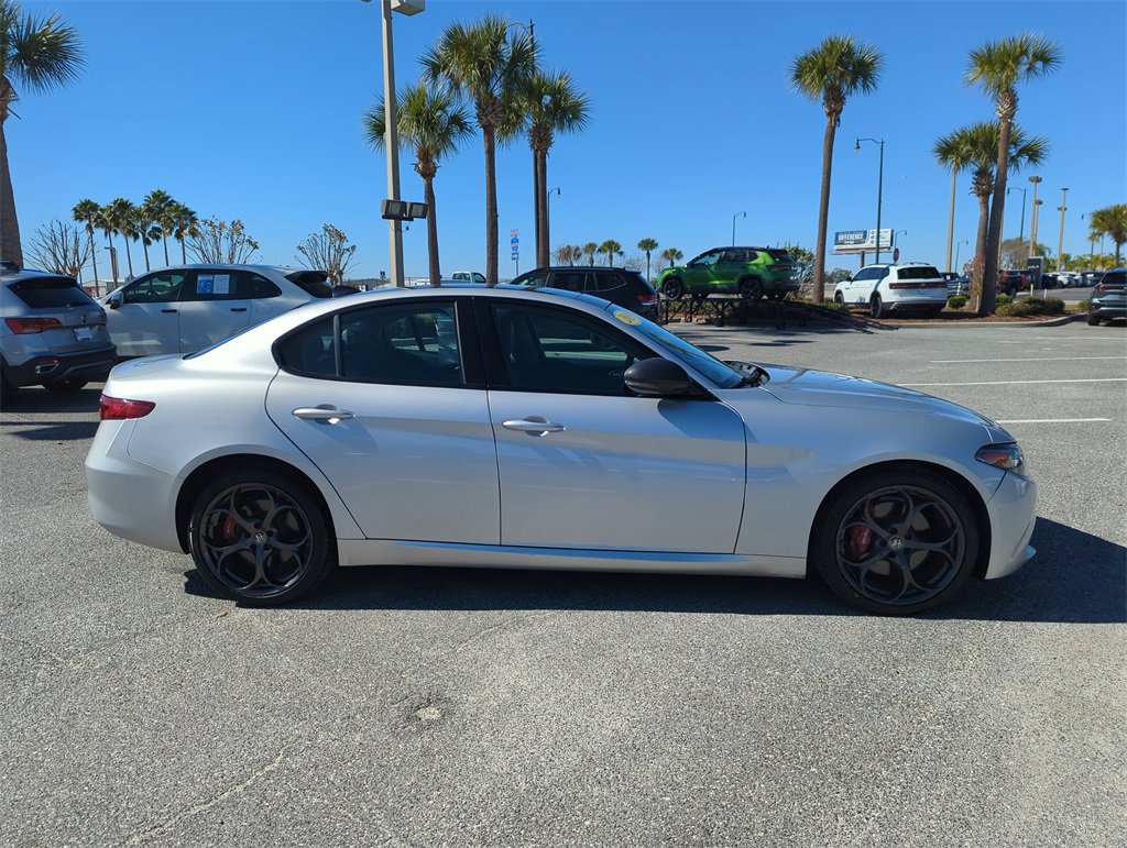 Used 2019 Alfa Romeo Giulia Base image 3