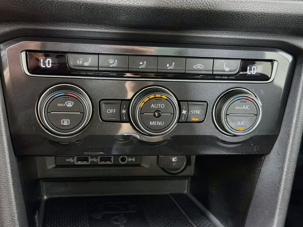 Used 2020 Volkswagen Tiguan SEL AWD/4WD image 16