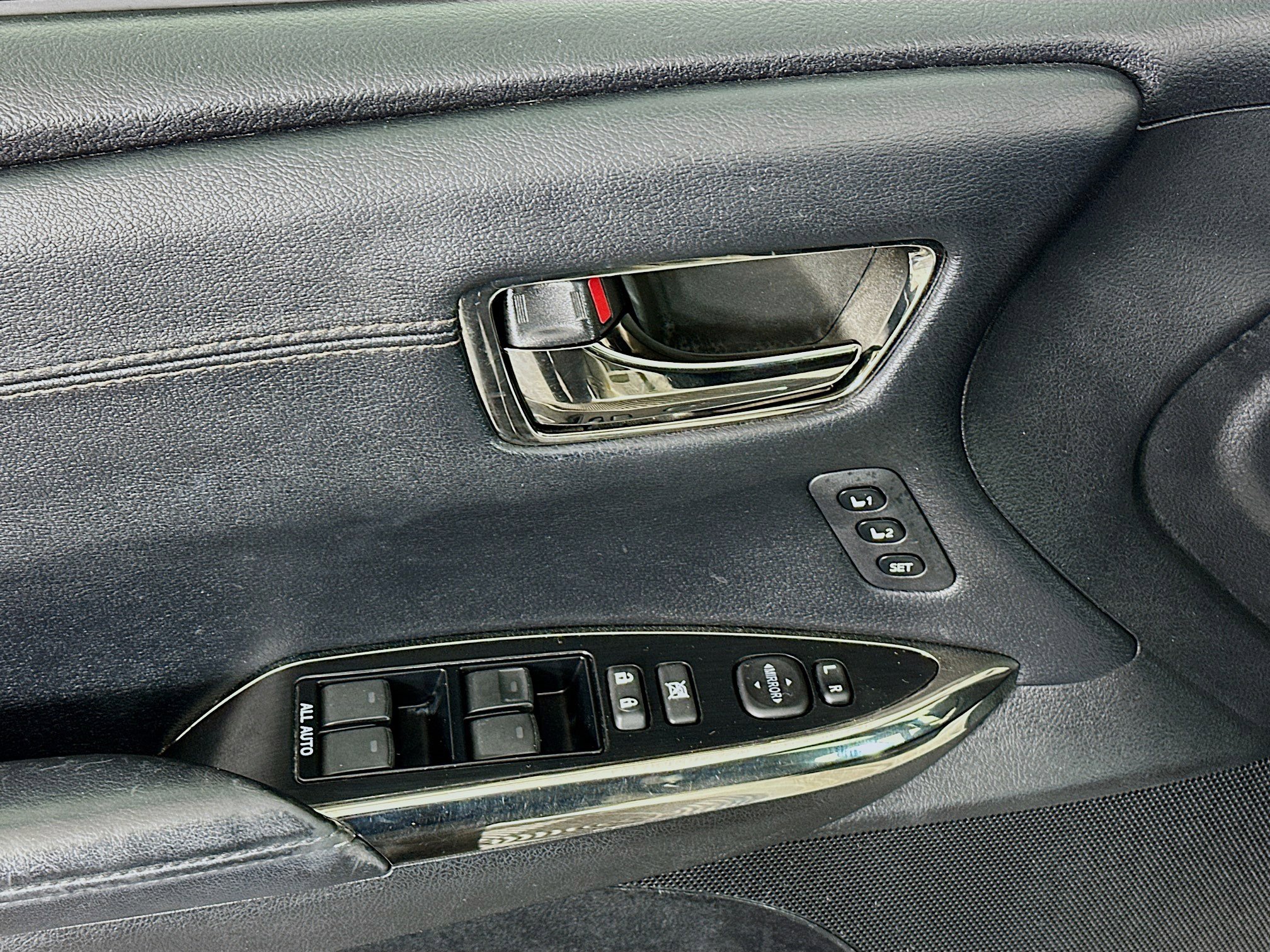 Used 2014 Toyota Avalon Limited image 15