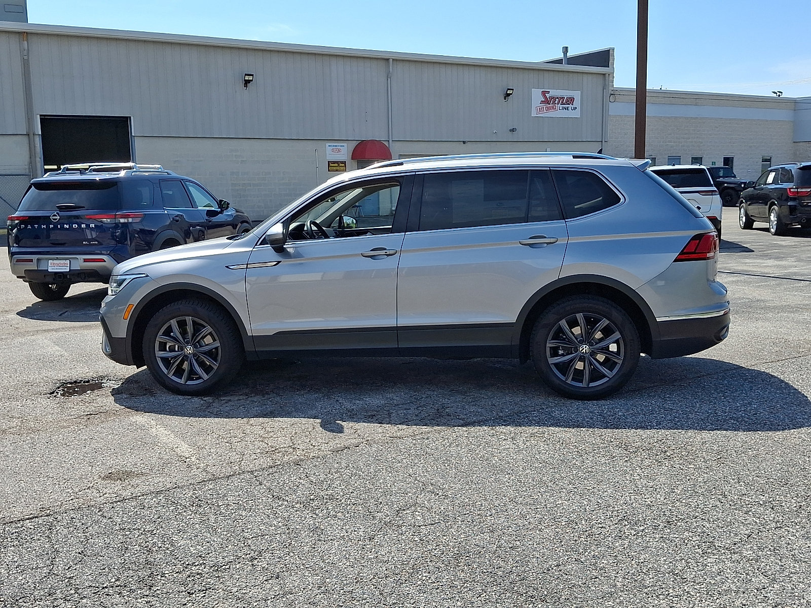 Used 2022 Volkswagen Tiguan SE AWD/4WD image 7