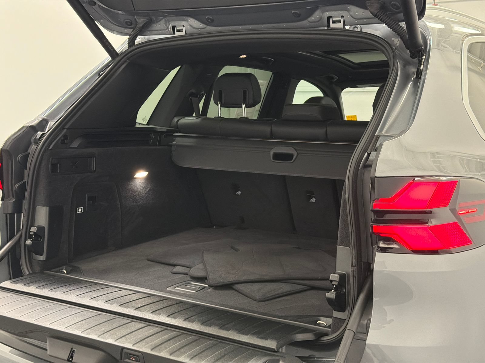 Used 2026 BMW X5 xDrive40i AWD/4WD image 8
