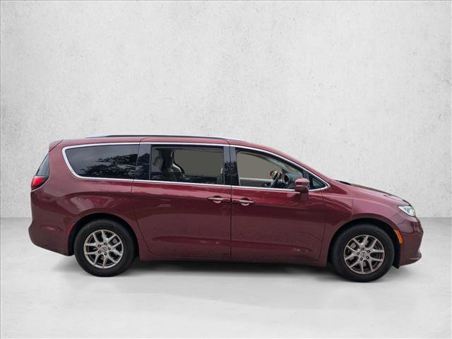 Used 2021 Chrysler Pacifica Touring-L FWD image 4