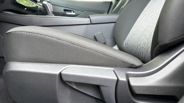 New 2027 Nissan Sentra SV w/ SV Convenience Package FWD image 17