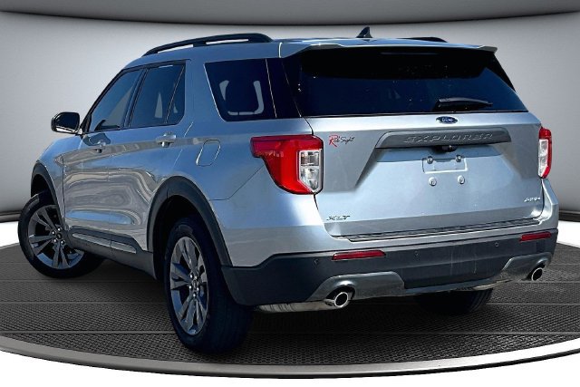 Used 2024 Ford Explorer XLT w/ Equipment Group 202A AWD/4WD image 4