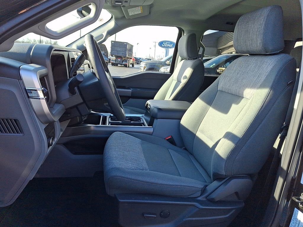 Used 2025 Ford F250 XLT w/ Black Appearance Package image 13