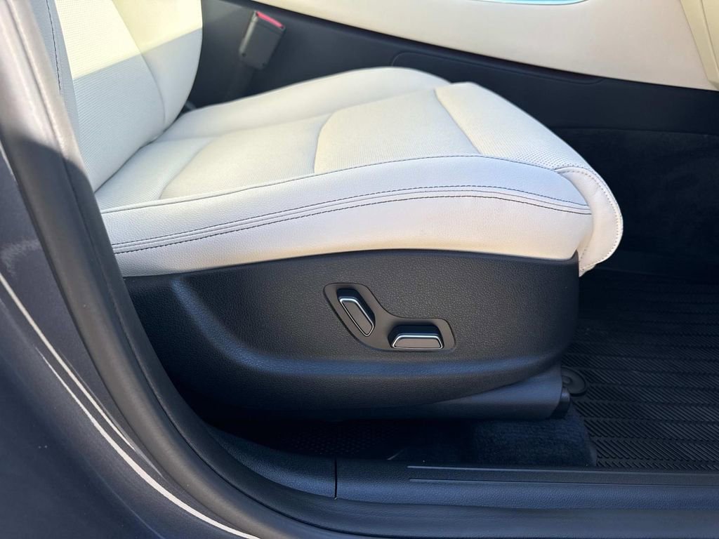 New 2026 Genesis GV70 2.5T Select image 15