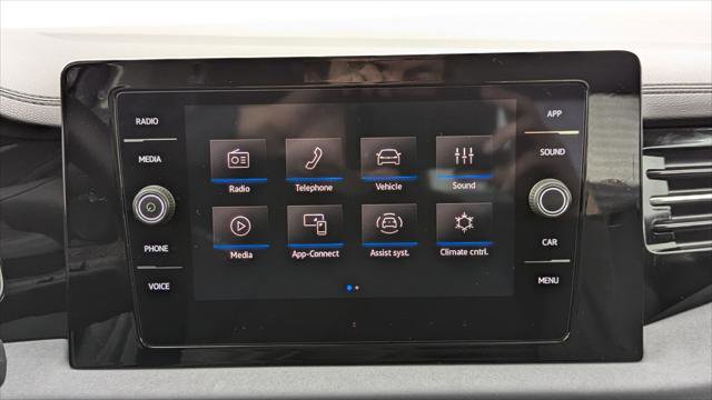 Used 2025 Volkswagen Jetta SE image 27