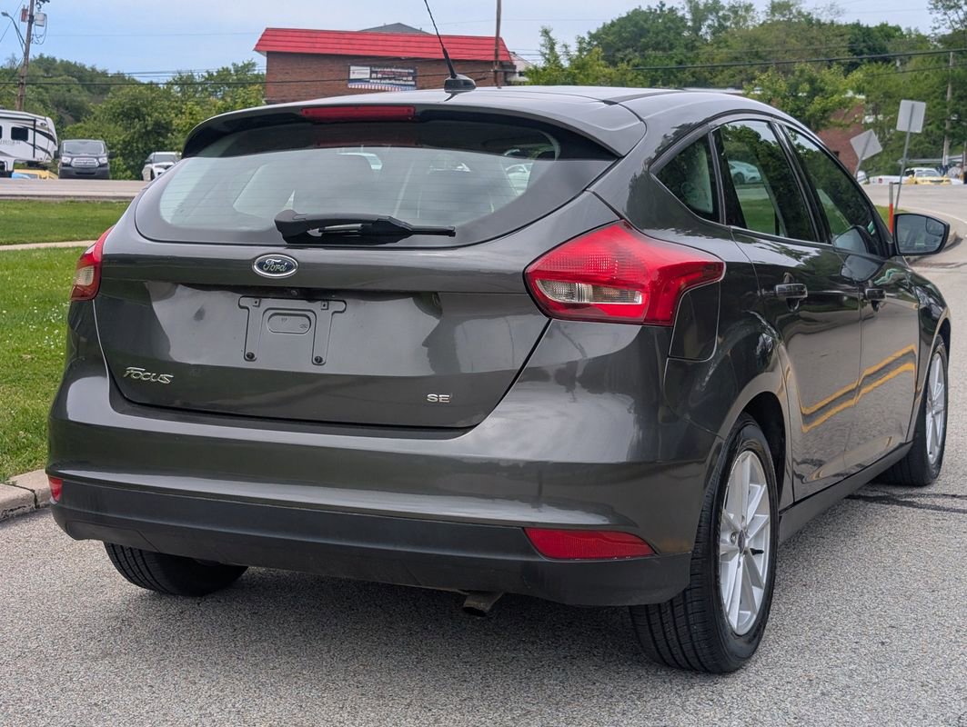 Used 2017 Ford Focus SE w/ Cold Weather Package FWD image 5