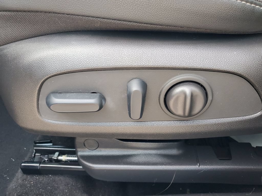 Certified 2023 Buick Encore GX Select AWD/4WD image 6