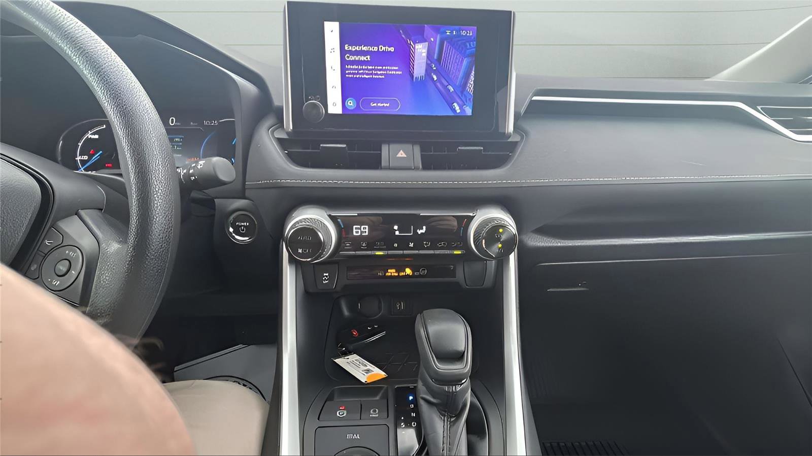 Used 2024 Toyota RAV4 XLE image 5