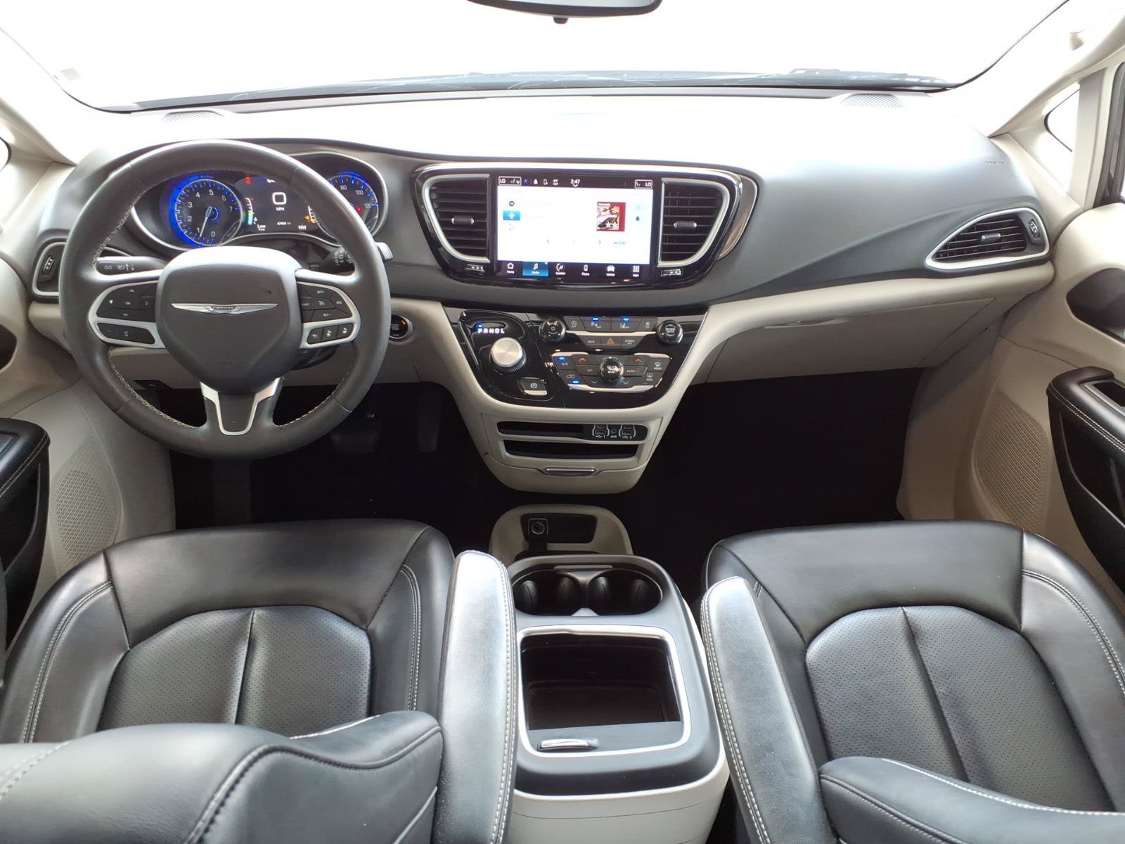 Used 2023 Chrysler Pacifica Touring-L FWD image 20