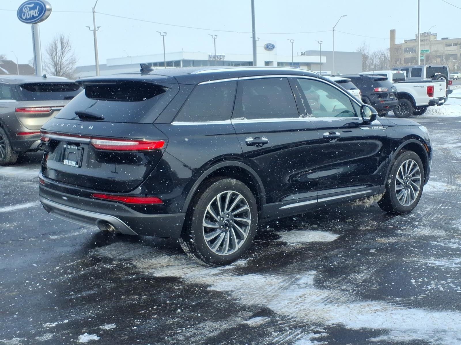 Used 2023 Lincoln Corsair Reserve w/ Equipment Group 201A image 4